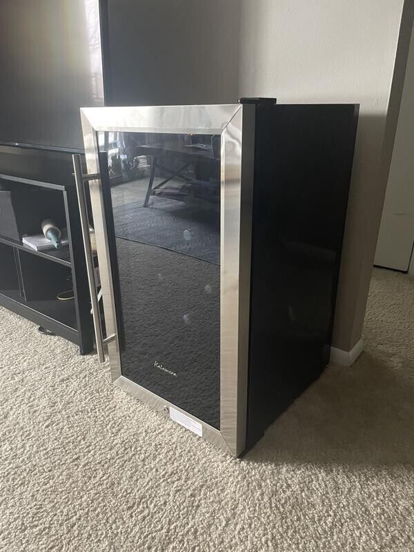 30Bottle Free Standing 4.3 cu. ft. Single Zone Wine Cooler